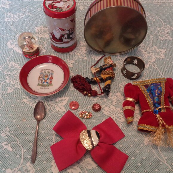 VINTAGE TINS MICKY KEN SHIRT COQUETTE BOW HEART NOVA SCOTTIA PL ETC. LOT - Picture 4 of 11